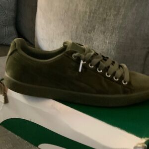 Puma Men's Dark Green Sneakers